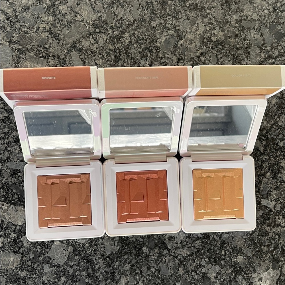Haus Labs Bio Radiant Gel Powder Highlighter choose from 3 shades - Picture 13 of 14